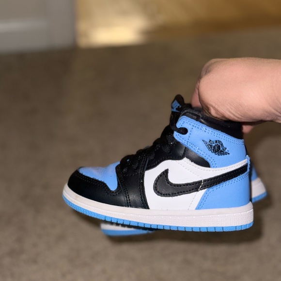 Jordan 1 Retro High OG - Picture 1 of 4